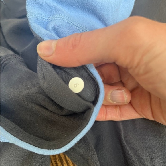 Size 6 lululemon Crop pants - Picture 4 of 5